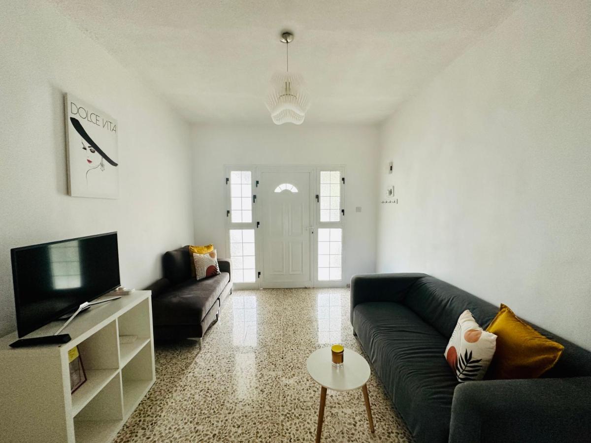 Arya Seaview Apartment In The Heart Of Coral Bay (Adults Only) Eksteriør billede